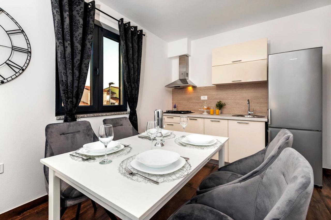 Deluxe A&a Apartment *